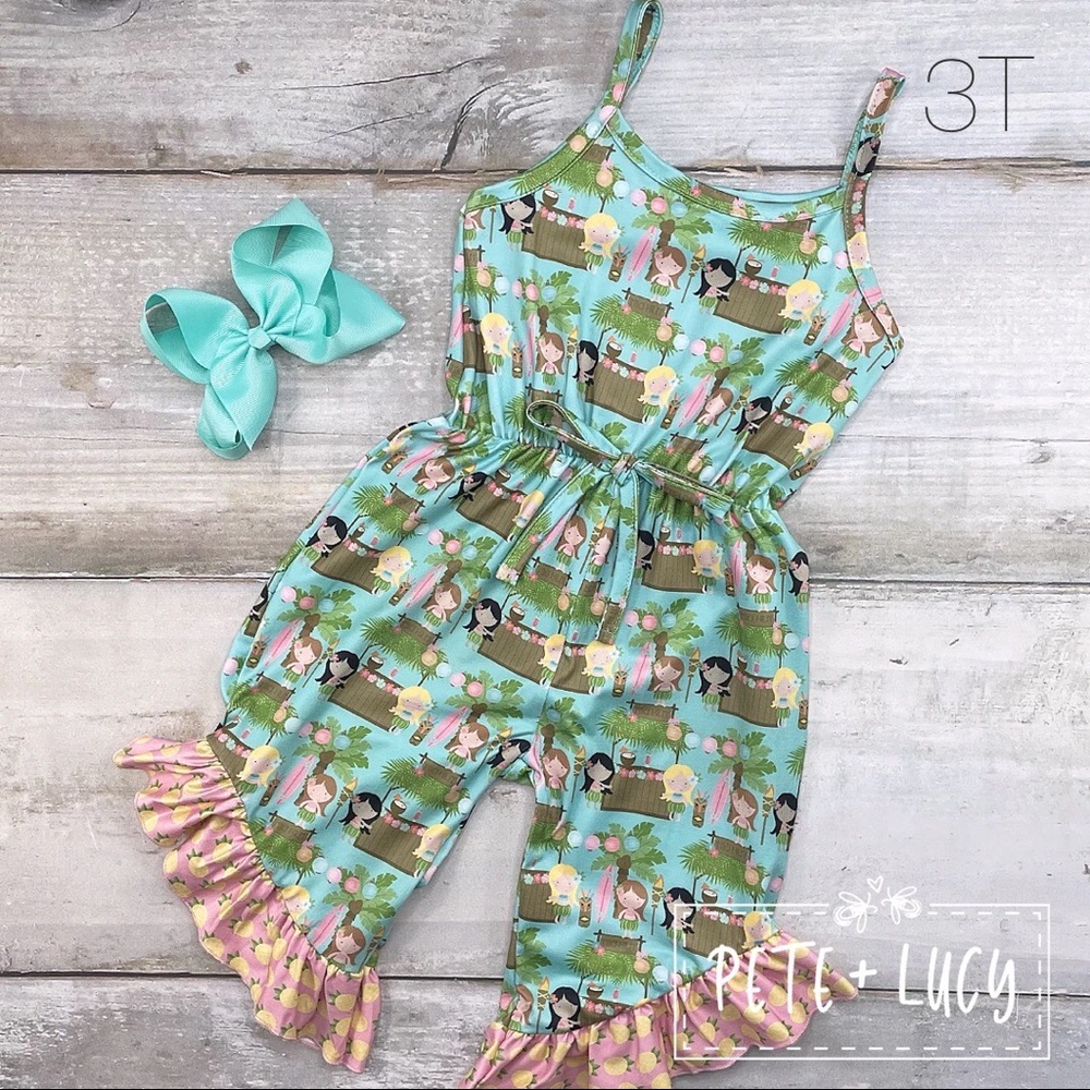 Pete and Lucy Tiki Hut 1 piece